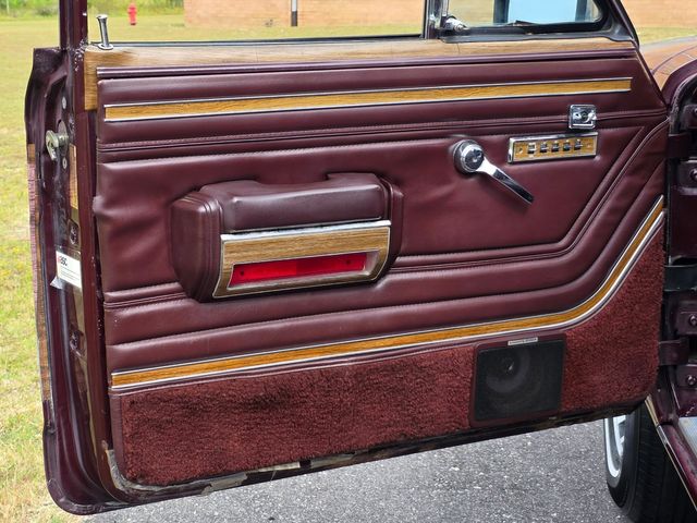 1987 Jeep Grand Wagoneer Base