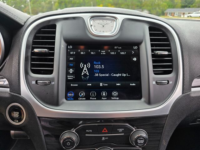 2022 Chrysler 300 Touring