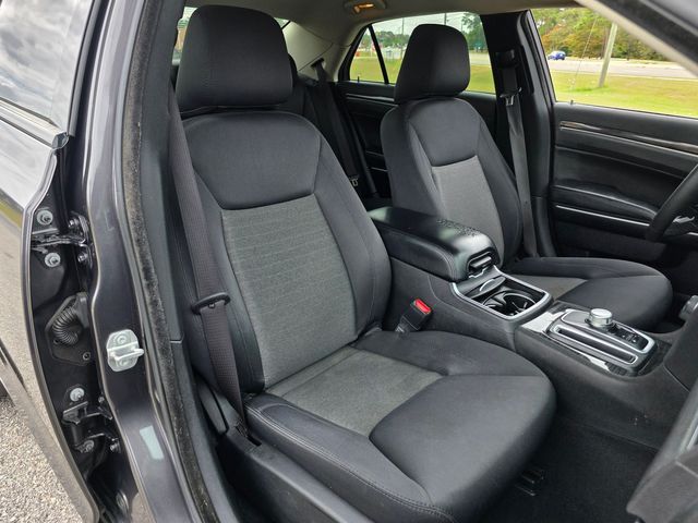 2022 Chrysler 300 Touring 2022 Chrysler 300 Touring